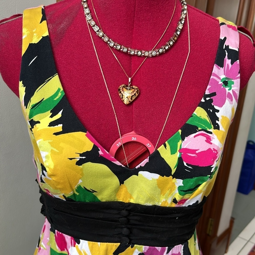 B. Smart  Sleeveless Floral Dress  fit & flare EUC stretch  Black /yellows  SZ 4 - Picture 4 of 14
